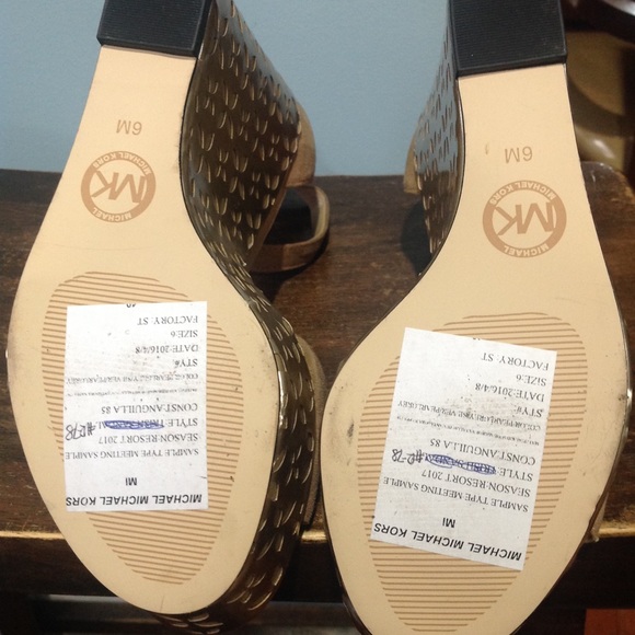 New michael kors platform sandal size 6 - Picture 3 of 3